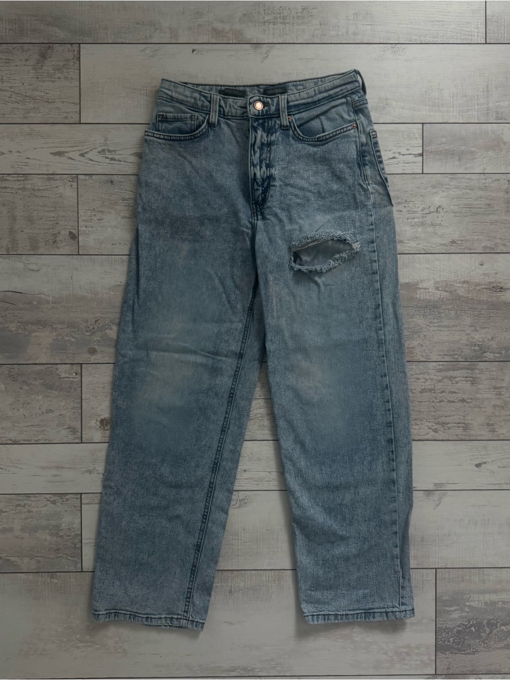 wild fable Men's Straight Jeans in Faded Blue with Distressed Knee